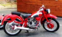 Moto Guzzi modello Airone, colore rosso